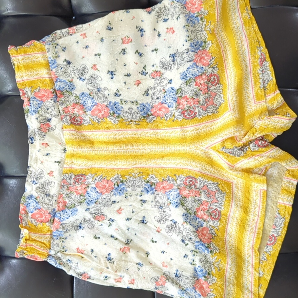 Flowy high waisted floral shorts
